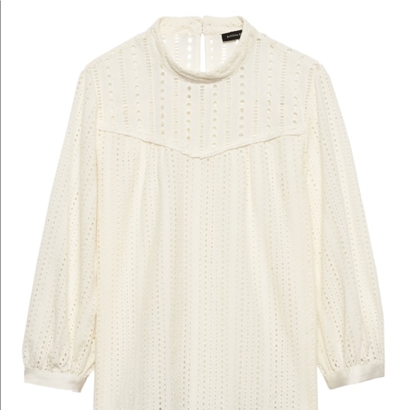 Banana Republic Tops - Banana republic petite Ivory eyelet mock neck Top Banana Republic Tops - Banana republic petite Ivory eyelet mock neck Top